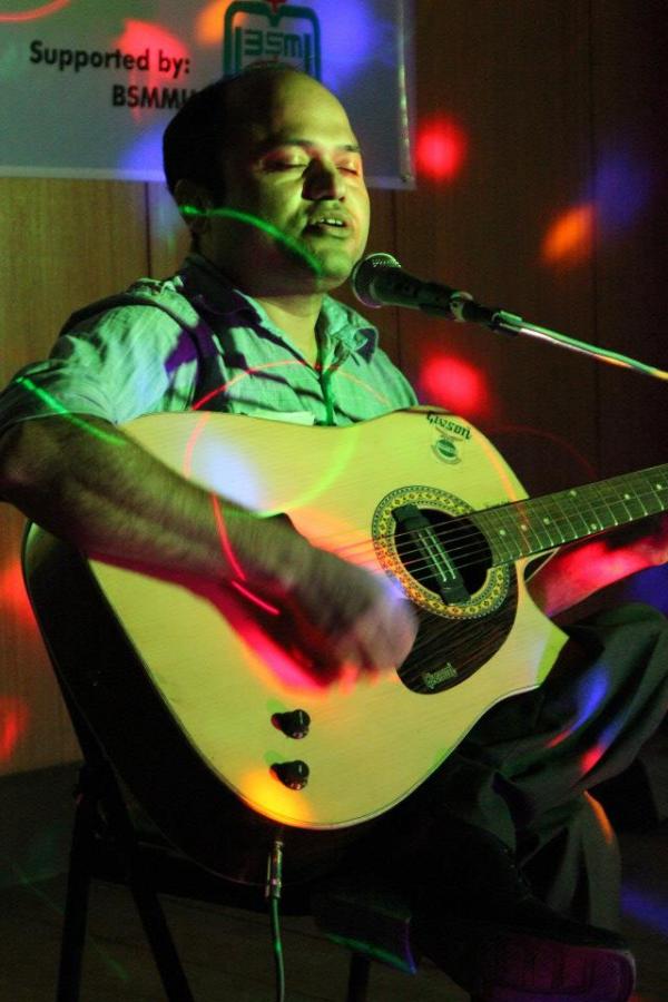 Dr. Raju performing live in Dhaka to welcome new foreign MD and MS resident at BSMMU, Dr. Raju's university in Dhaka, as a senior resident