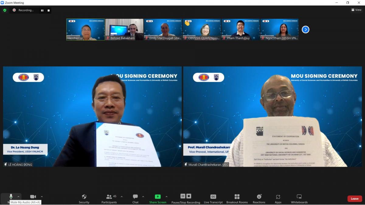 Dr. Murali Chandrashekaran, former UBC Vice-Provost, International, and Dr. Le Hoang Dung, USSH’s Vice-President, signed a Statement of Cooperation between the two universities&nbsp;(photo: Haochen Li)